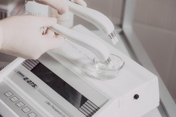 Е-275 - аппарат микротоковой терапии для работы по лицу фото 3